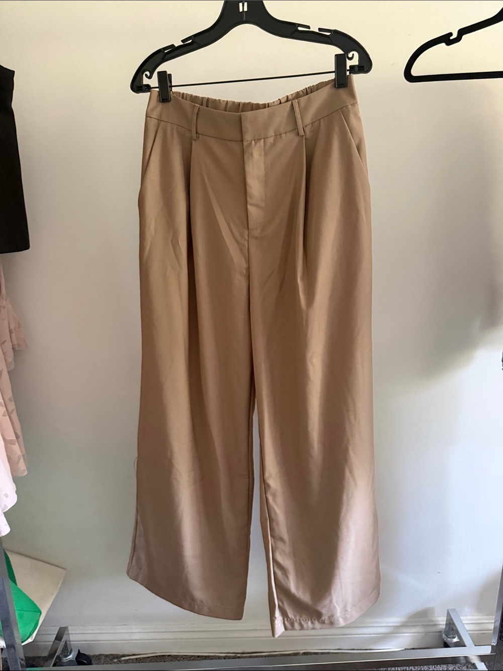 Commense Wide-Leg Trousers in Beige
